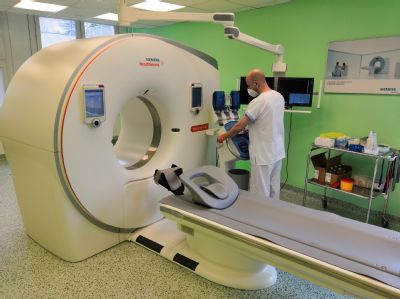 Oddělení Intervenční radiologie Nemocnice AGEL Třinec-Podlesí vyšetřuje pacienty novým CT přístrojem 