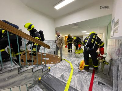 TAKTICKÉ CVIČENÍ HASIČŮ V NEMOCNICI AGEL TŘINEC-PODLESÍ PROVĚŘILO KOORDINACI PŘI EVAKUACI PACIENTŮ